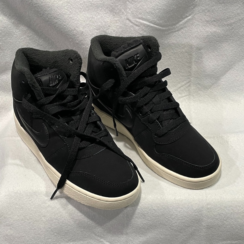 NIKE EBERNON MID SE WOMENS W5.5